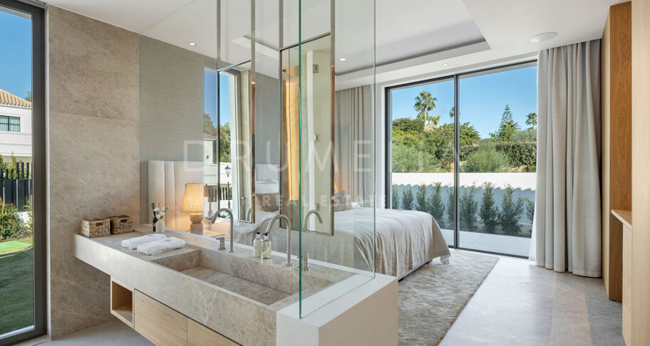 Luxurious Frontline Golf Villa with Breathtaking Views in La Cerquilla, Nueva Andalucía
