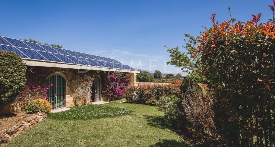 Exklusive Villa mit 7 Schlafzimmern und Meer- und Bergblick in Don Pedro, Estepona