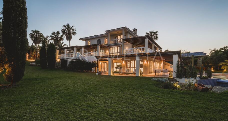 Exklusive Villa mit 7 Schlafzimmern und Meer- und Bergblick in Don Pedro, Estepona
