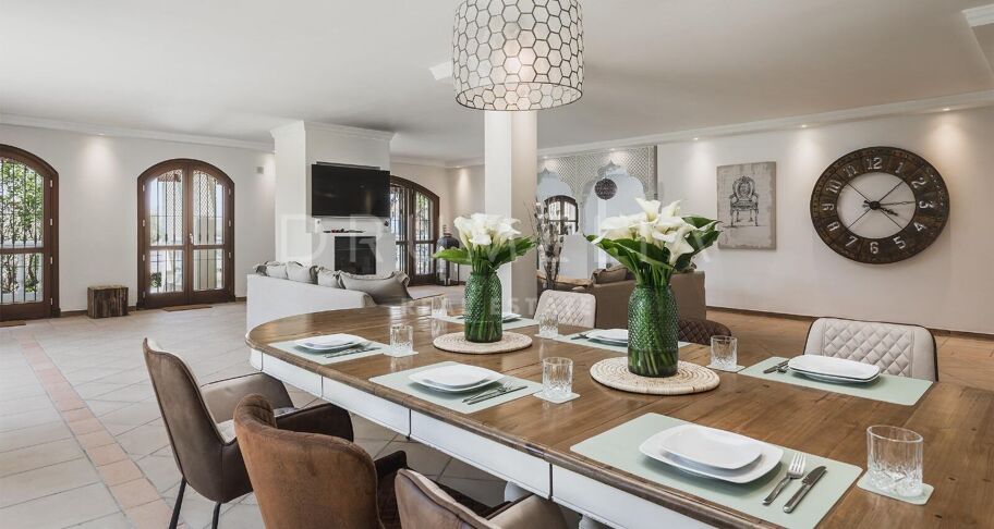 Exklusive Villa mit 7 Schlafzimmern und Meer- und Bergblick in Don Pedro, Estepona