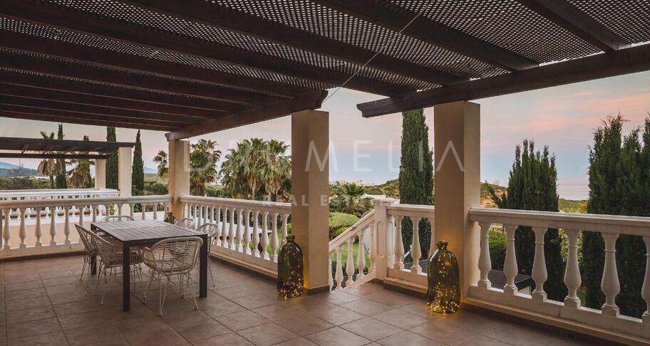 Exklusive Villa mit 7 Schlafzimmern und Meer- und Bergblick in Don Pedro, Estepona