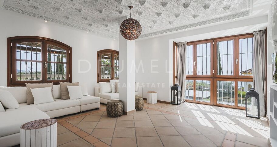 Exklusive Villa mit 7 Schlafzimmern und Meer- und Bergblick in Don Pedro, Estepona