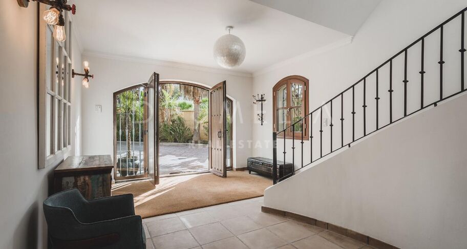Exklusive Villa mit 7 Schlafzimmern und Meer- und Bergblick in Don Pedro, Estepona