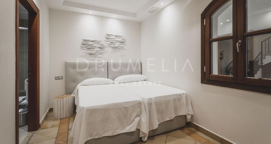 Exklusive Villa mit 7 Schlafzimmern und Meer- und Bergblick in Don Pedro, Estepona