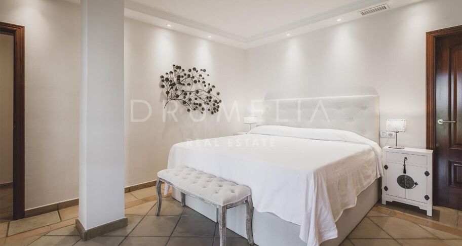 Exklusive Villa mit 7 Schlafzimmern und Meer- und Bergblick in Don Pedro, Estepona