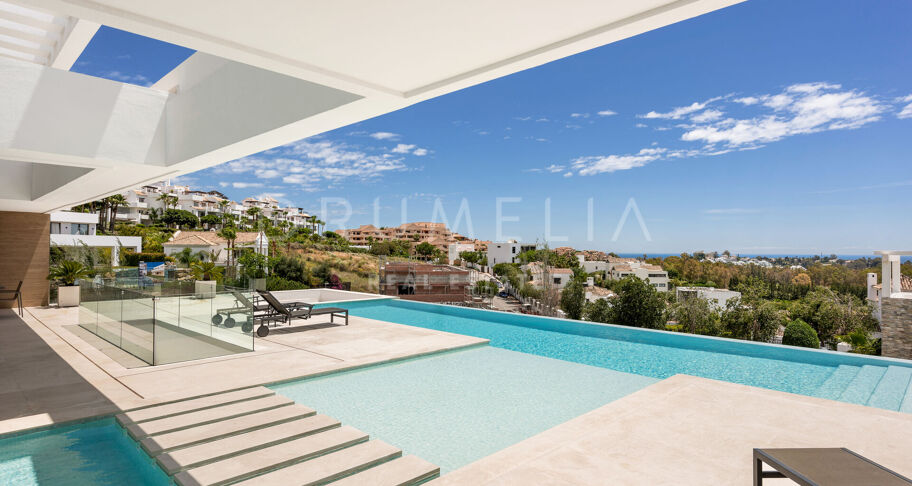Modern Villa with Panoramic Sea Views in La Alquería, Benahavís