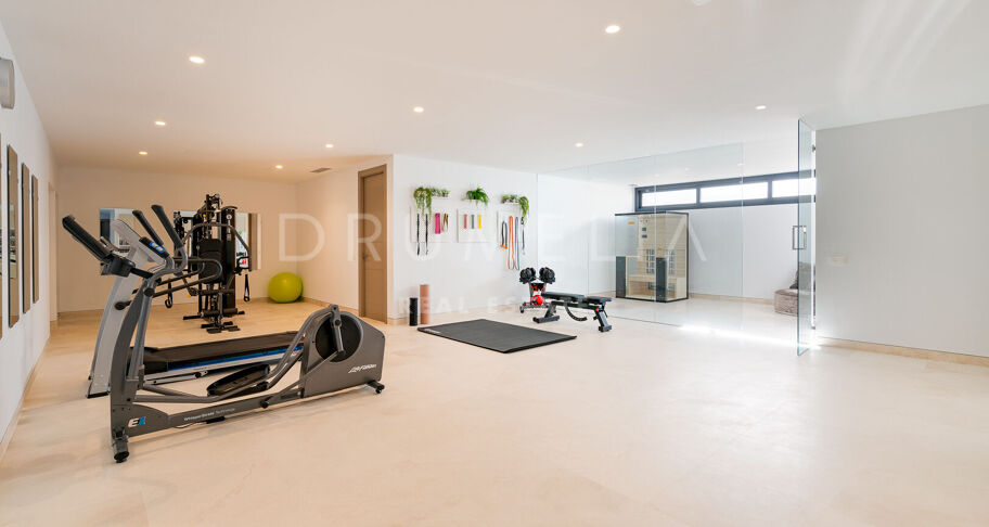 Modern Villa with Panoramic Sea Views in La Alquería, Benahavís