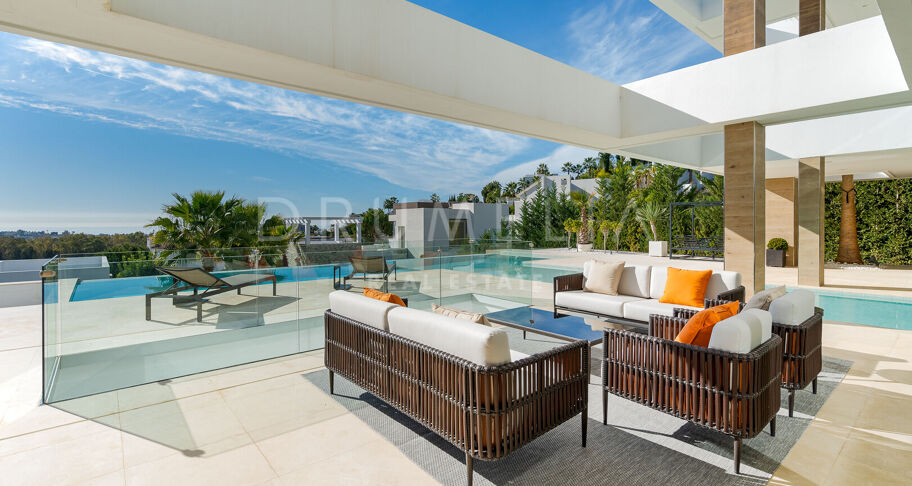 Modern Villa with Panoramic Sea Views in La Alquería, Benahavís