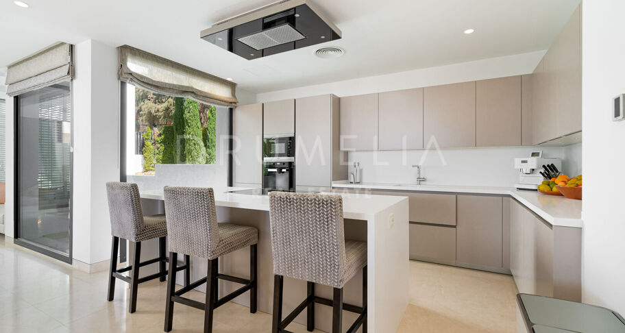 Modern Villa with Panoramic Sea Views in La Alquería, Benahavís