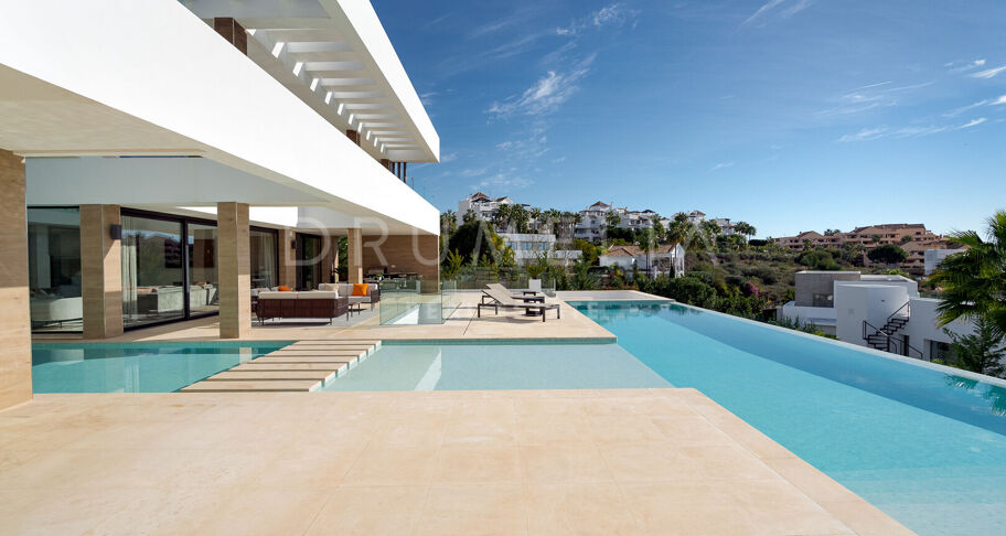 Modern Villa with Panoramic Sea Views in La Alquería, Benahavís