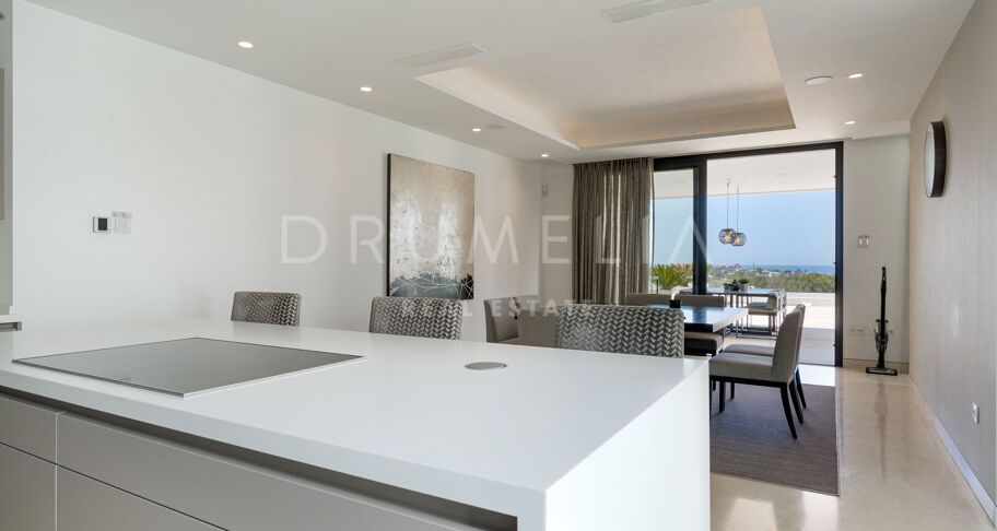 Modern Villa with Panoramic Sea Views in La Alquería, Benahavís