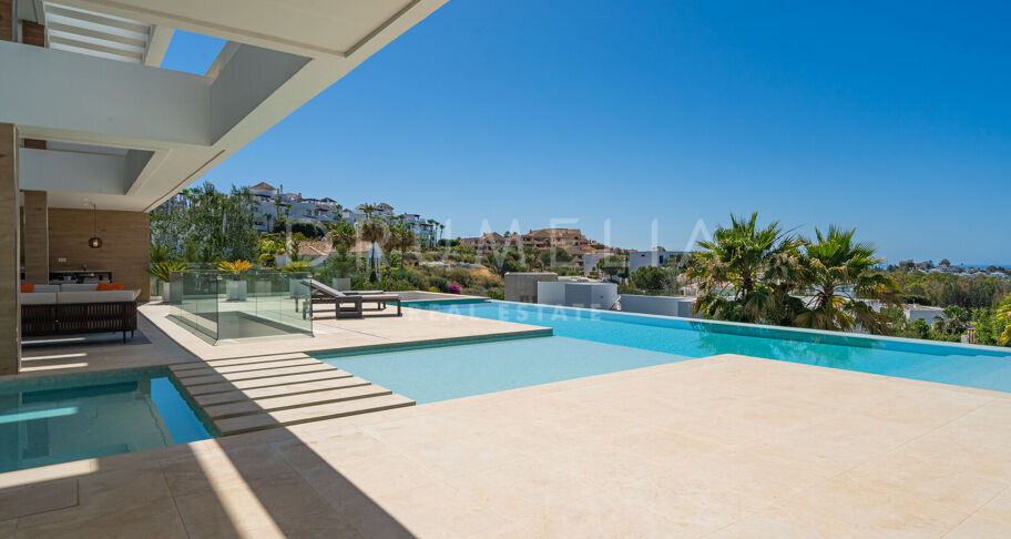 Modern Villa with Panoramic Sea Views in La Alquería, Benahavís