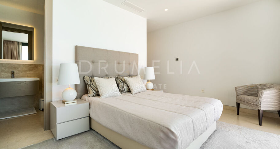Modern Villa with Panoramic Sea Views in La Alquería, Benahavís