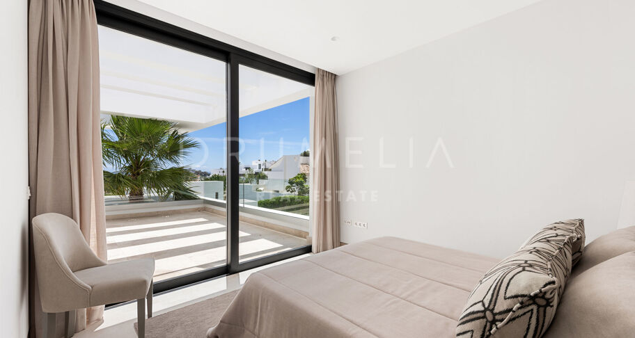 Modern Villa with Panoramic Sea Views in La Alquería, Benahavís