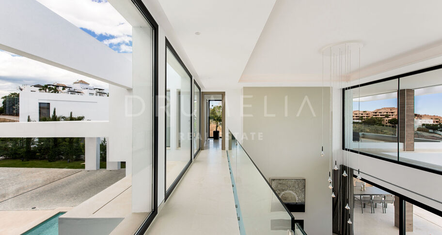 Modern Villa with Panoramic Sea Views in La Alquería, Benahavís