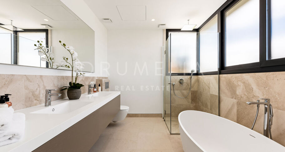 Modern Villa with Panoramic Sea Views in La Alquería, Benahavís