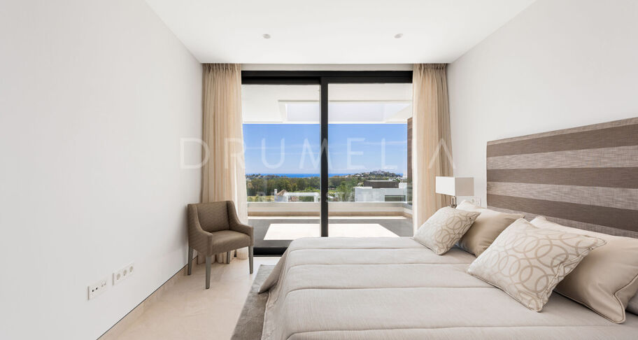 Modern Villa with Panoramic Sea Views in La Alquería, Benahavís