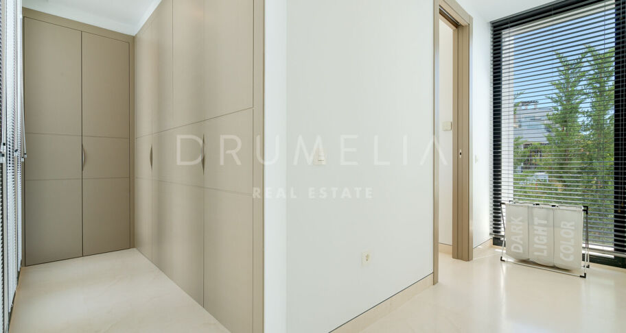 Modern Villa with Panoramic Sea Views in La Alquería, Benahavís