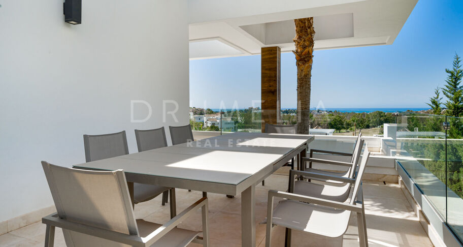 Modern Villa with Panoramic Sea Views in La Alquería, Benahavís