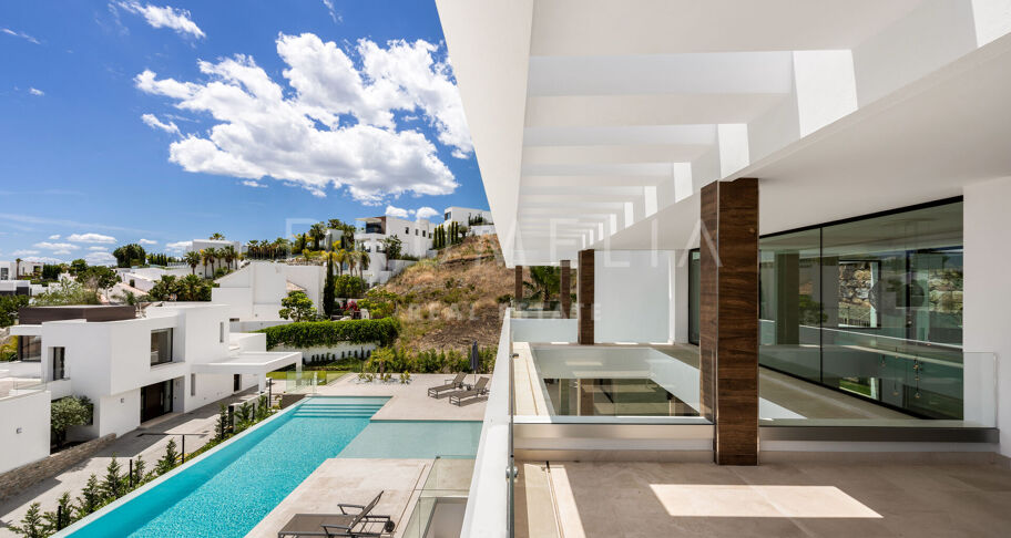 Modern Villa with Panoramic Sea Views in La Alquería, Benahavís