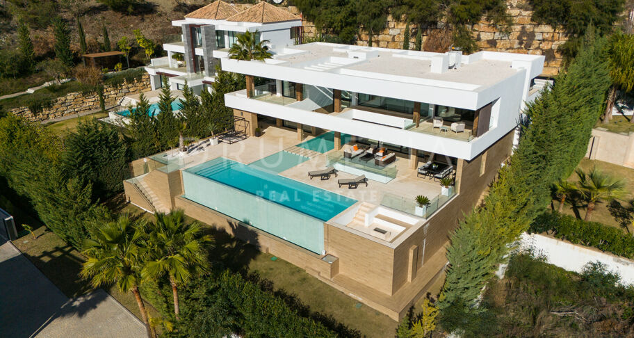 Modern Villa with Panoramic Sea Views in La Alquería, Benahavís