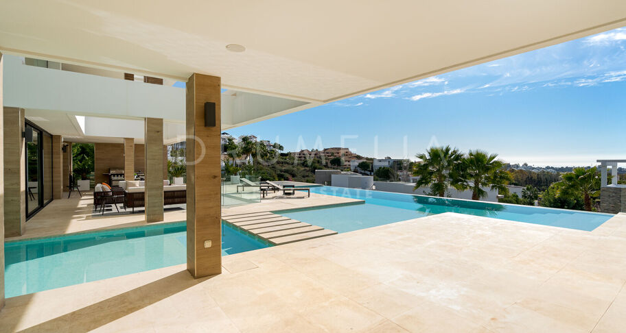 Modern Villa with Panoramic Sea Views in La Alquería, Benahavís