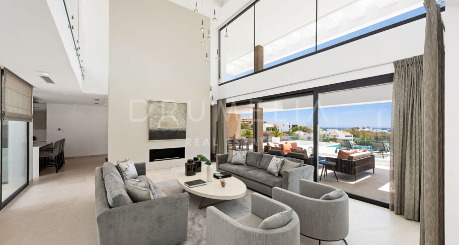 Modern Villa with Panoramic Sea Views in La Alquería, Benahavís