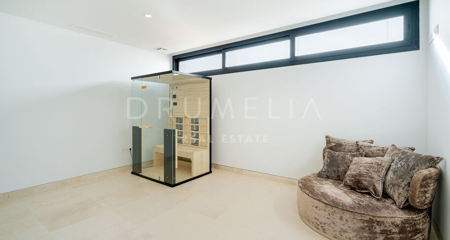 Modern Villa with Panoramic Sea Views in La Alquería, Benahavís