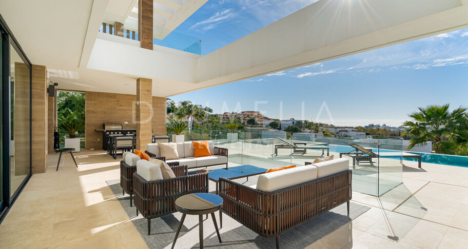 Modern Villa with Panoramic Sea Views in La Alquería, Benahavís