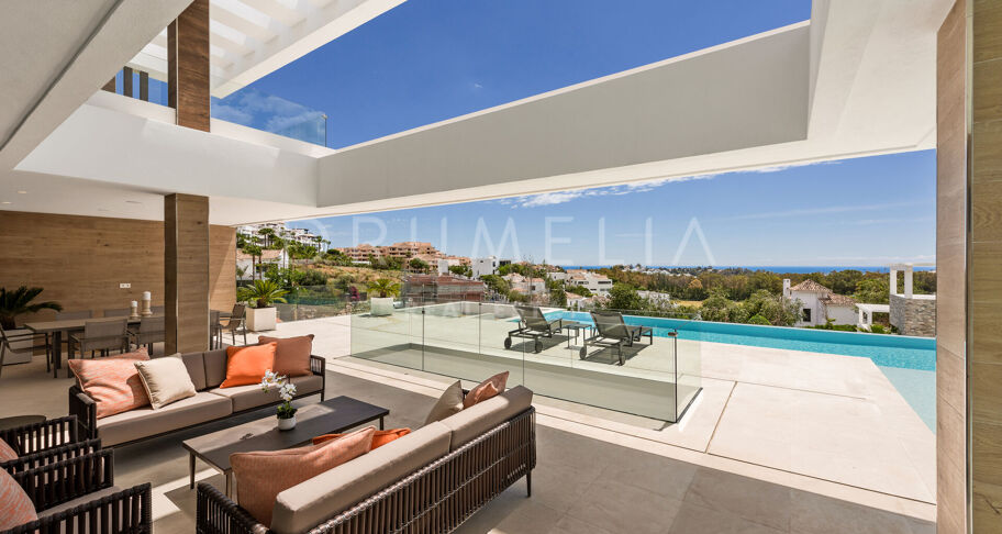 Modern Villa with Panoramic Sea Views in La Alquería, Benahavís