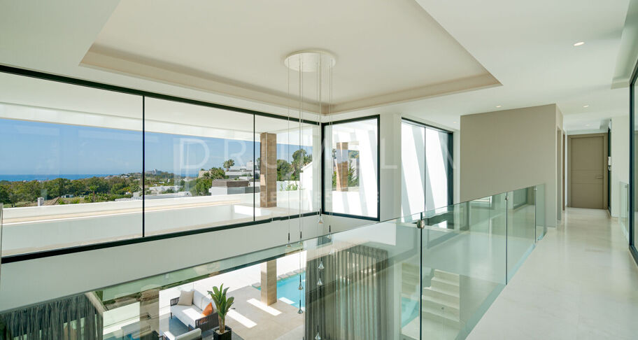 Modern Villa with Panoramic Sea Views in La Alquería, Benahavís