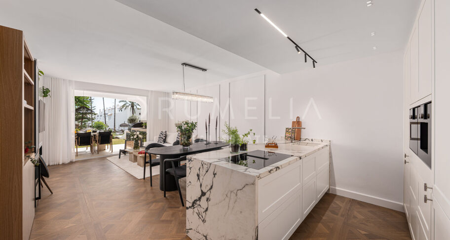 Elegancki Apartament Przy Plaży na Złotej Mili w Marbelli