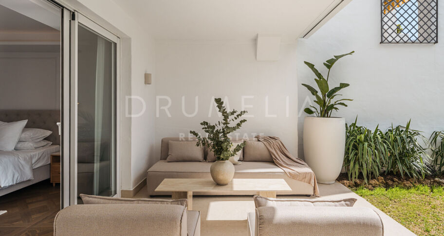 Elegancki Apartament Przy Plaży na Złotej Mili w Marbelli