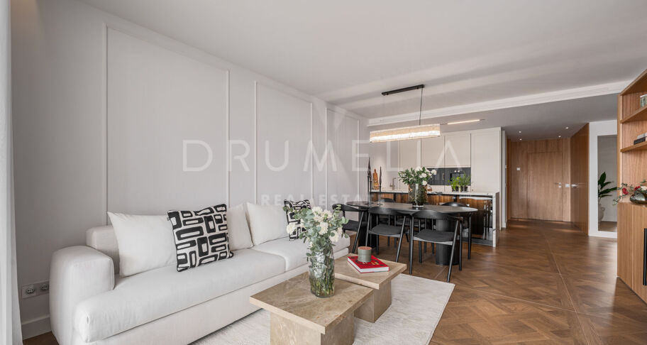 Elegancki Apartament Przy Plaży na Złotej Mili w Marbelli