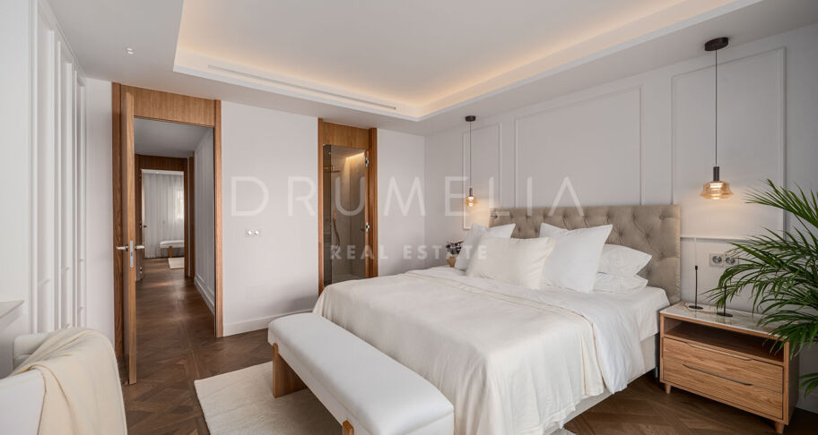 Elegancki Apartament Przy Plaży na Złotej Mili w Marbelli