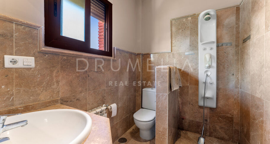 Charmante villa in mediterrane stijl in Casasola, Estepona