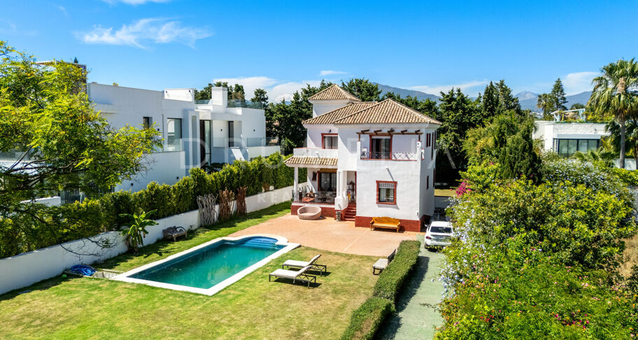 Charmante villa in mediterrane stijl in Casasola, Estepona