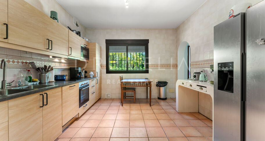Charmante villa in mediterrane stijl in Casasola, Estepona