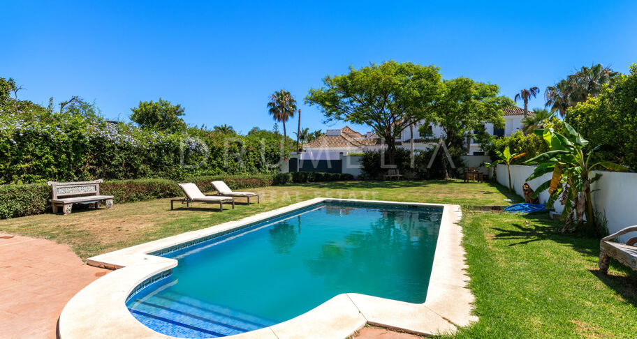 Charmante villa in mediterrane stijl in Casasola, Estepona