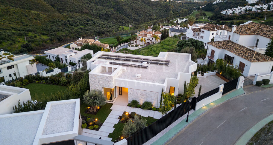 Norwegian Moderne villa med panoramautsikt over havet i Lomas de La Quinta