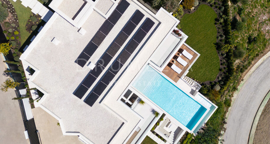 Norwegian Moderne villa med panoramautsikt over havet i Lomas de La Quinta