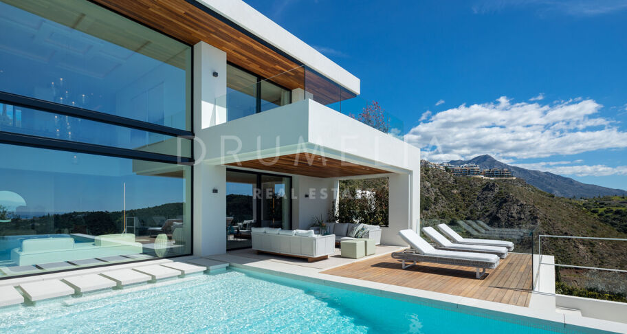 Norwegian Moderne villa med panoramautsikt over havet i Lomas de La Quinta