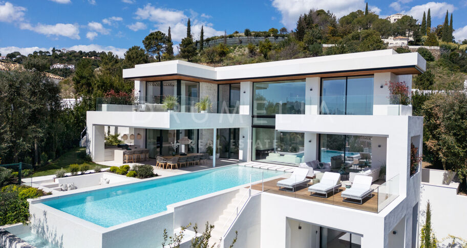 Norwegian Moderne villa med panoramautsikt over havet i Lomas de La Quinta