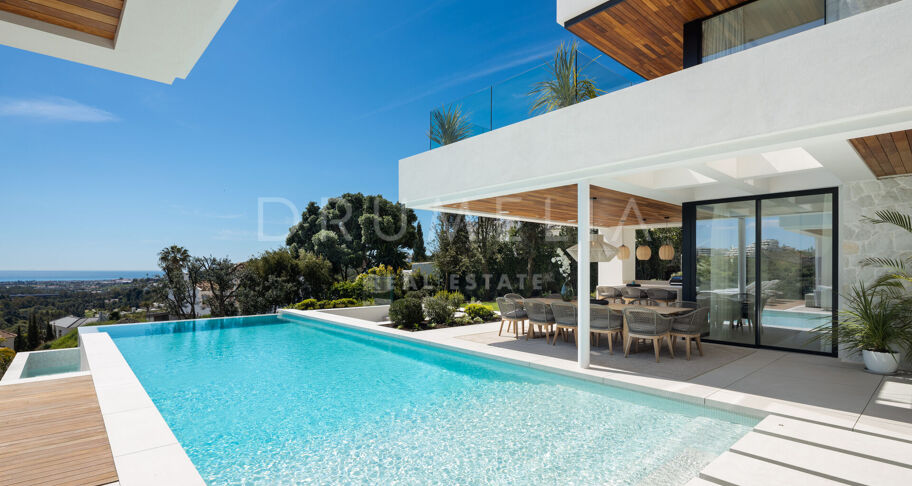 Norwegian Moderne villa med panoramautsikt over havet i Lomas de La Quinta