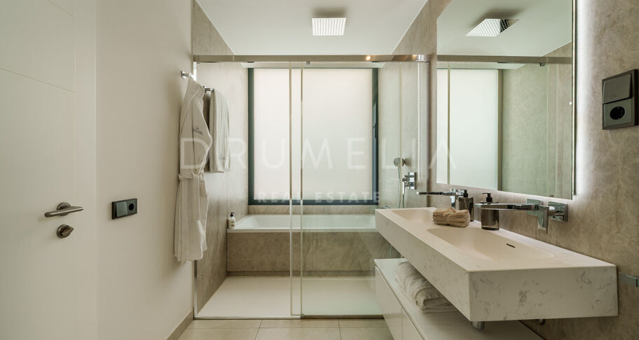 Moderne tomannsbolig nær Puerto Banús