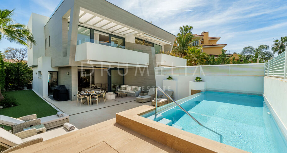 Moderne tomannsbolig nær Puerto Banús