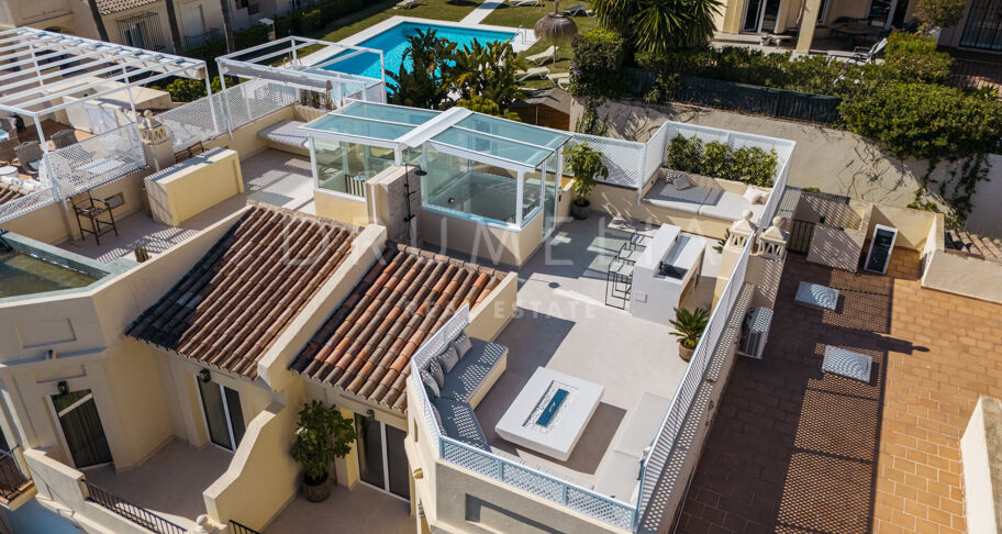 Adosado Renovado con Vistas al Mar en La Quinta Hills
