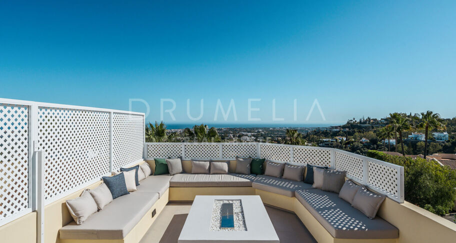 Adosado Renovado con Vistas al Mar en La Quinta Hills
