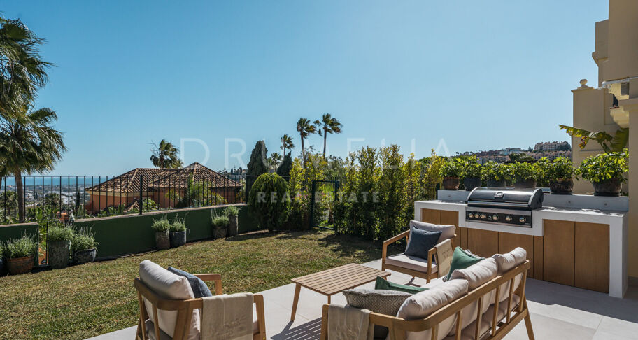 Adosado Renovado con Vistas al Mar en La Quinta Hills
