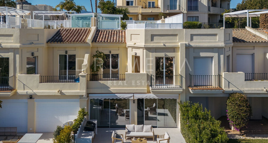 Adosado Renovado con Vistas al Mar en La Quinta Hills